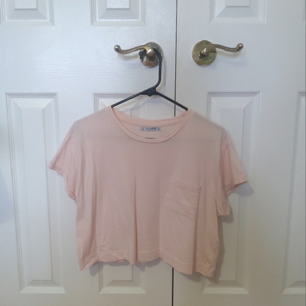 💙 3/$25 Pull & Bear light pink crop short sleeve tee with pocket